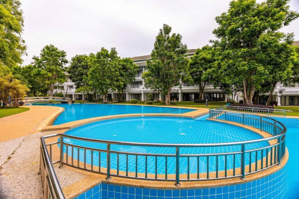 4 Bedroom Townhouse In Great Location! HHQ Eksteriør bilde