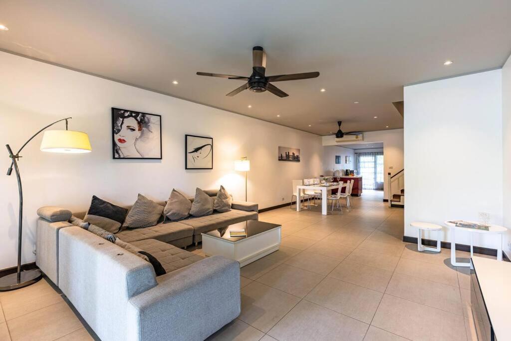 4 Bedroom Townhouse In Great Location! HHQ Eksteriør bilde