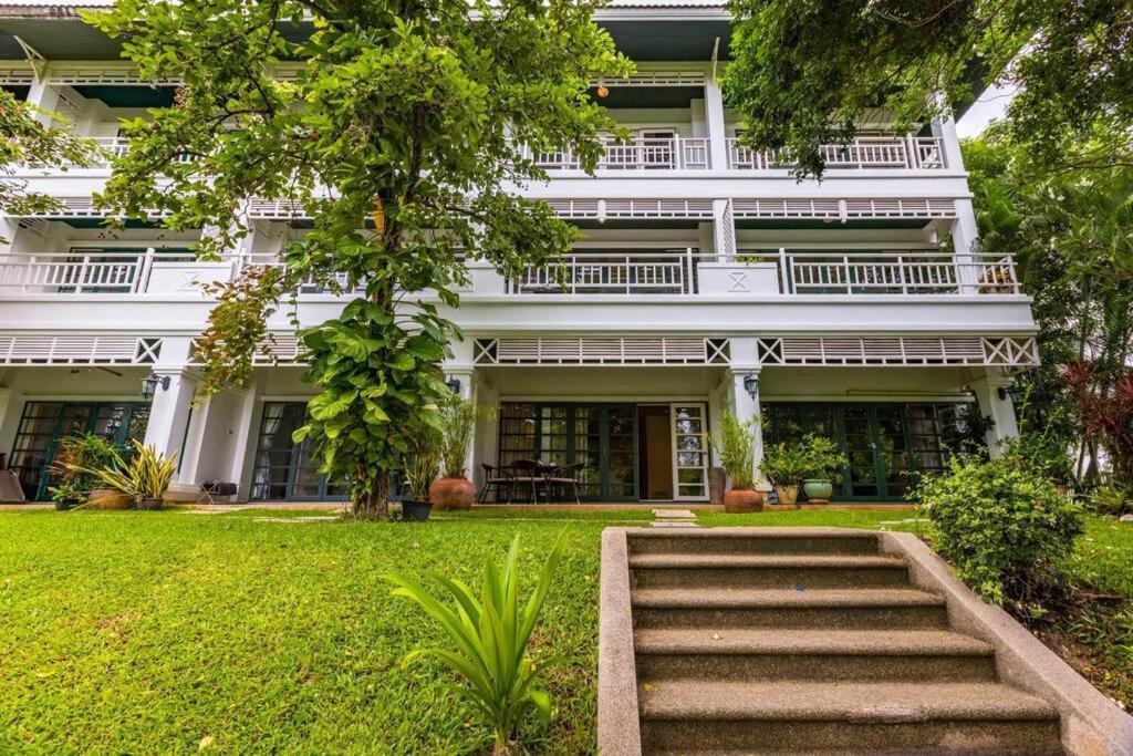 4 Bedroom Townhouse In Great Location! HHQ Eksteriør bilde
