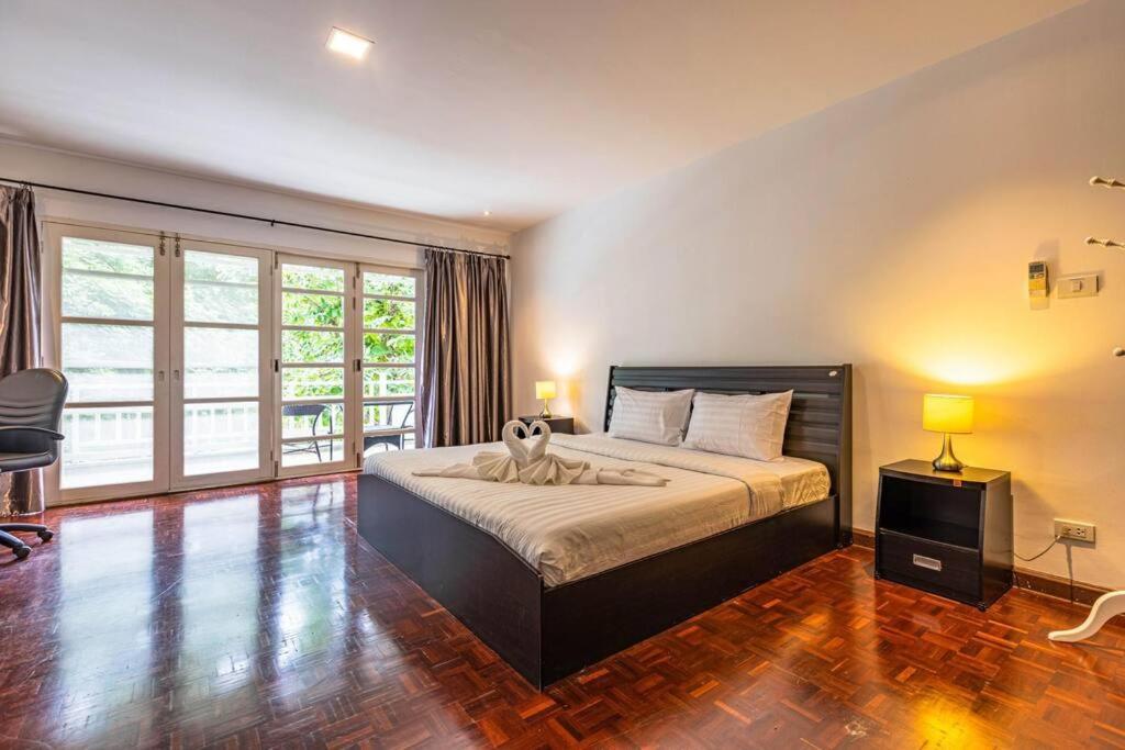 4 Bedroom Townhouse In Great Location! HHQ Eksteriør bilde