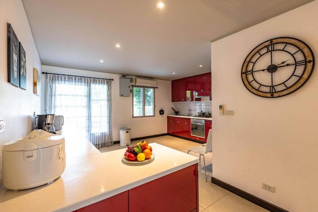 4 Bedroom Townhouse In Great Location! HHQ Eksteriør bilde