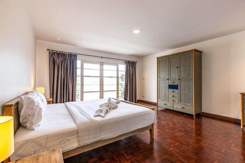 4 Bedroom Townhouse In Great Location! HHQ Eksteriør bilde