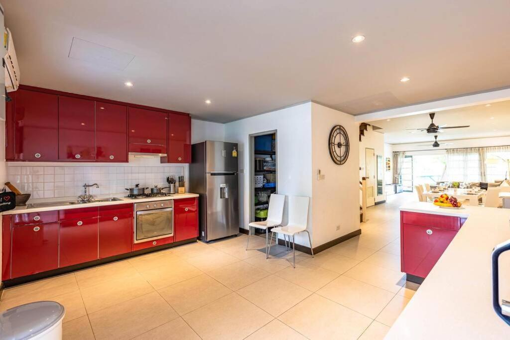 4 Bedroom Townhouse In Great Location! HHQ Eksteriør bilde