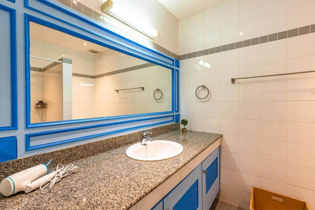 4 Bedroom Townhouse In Great Location! HHQ Eksteriør bilde