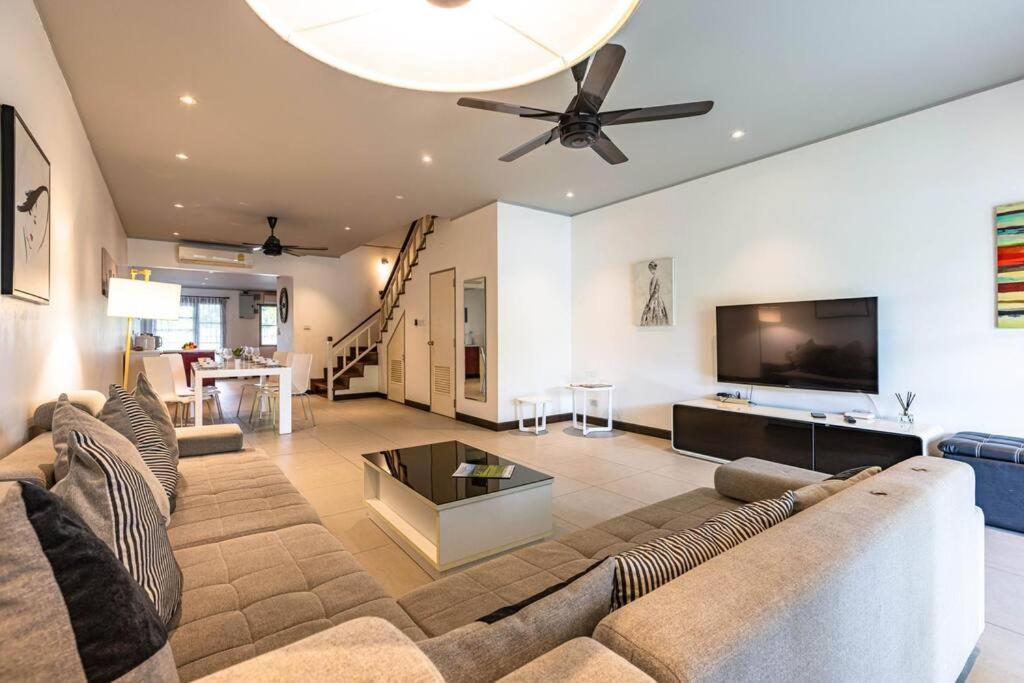 4 Bedroom Townhouse In Great Location! HHQ Eksteriør bilde