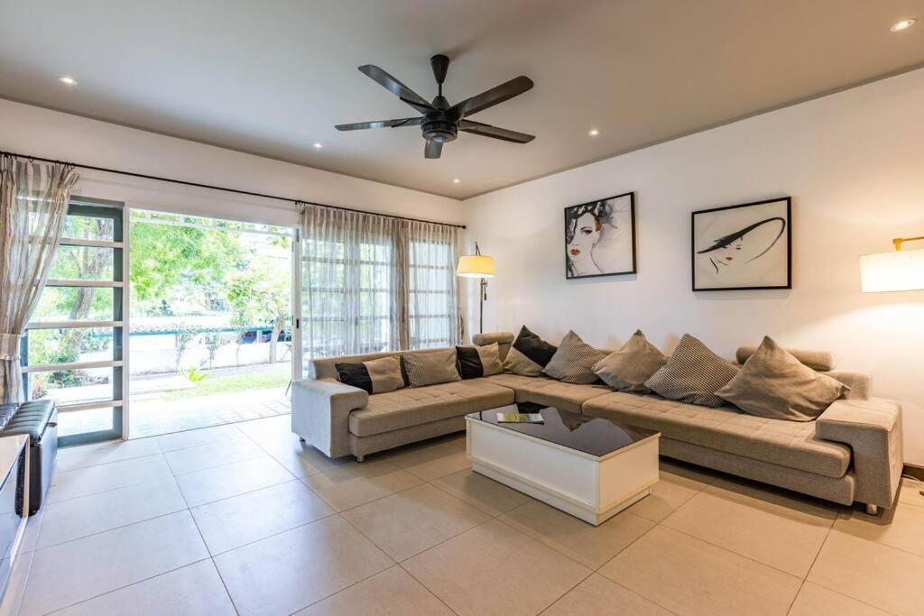 4 Bedroom Townhouse In Great Location! HHQ Eksteriør bilde