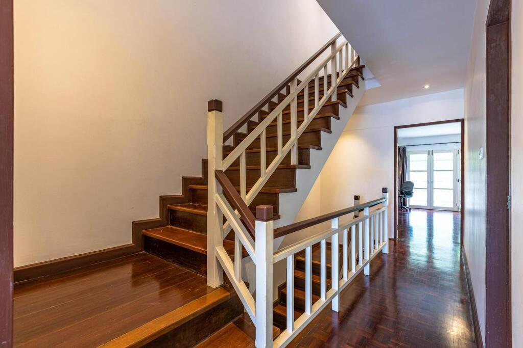 4 Bedroom Townhouse In Great Location! HHQ Eksteriør bilde