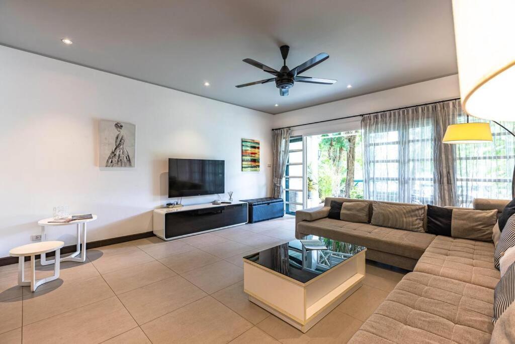 4 Bedroom Townhouse In Great Location! HHQ Eksteriør bilde